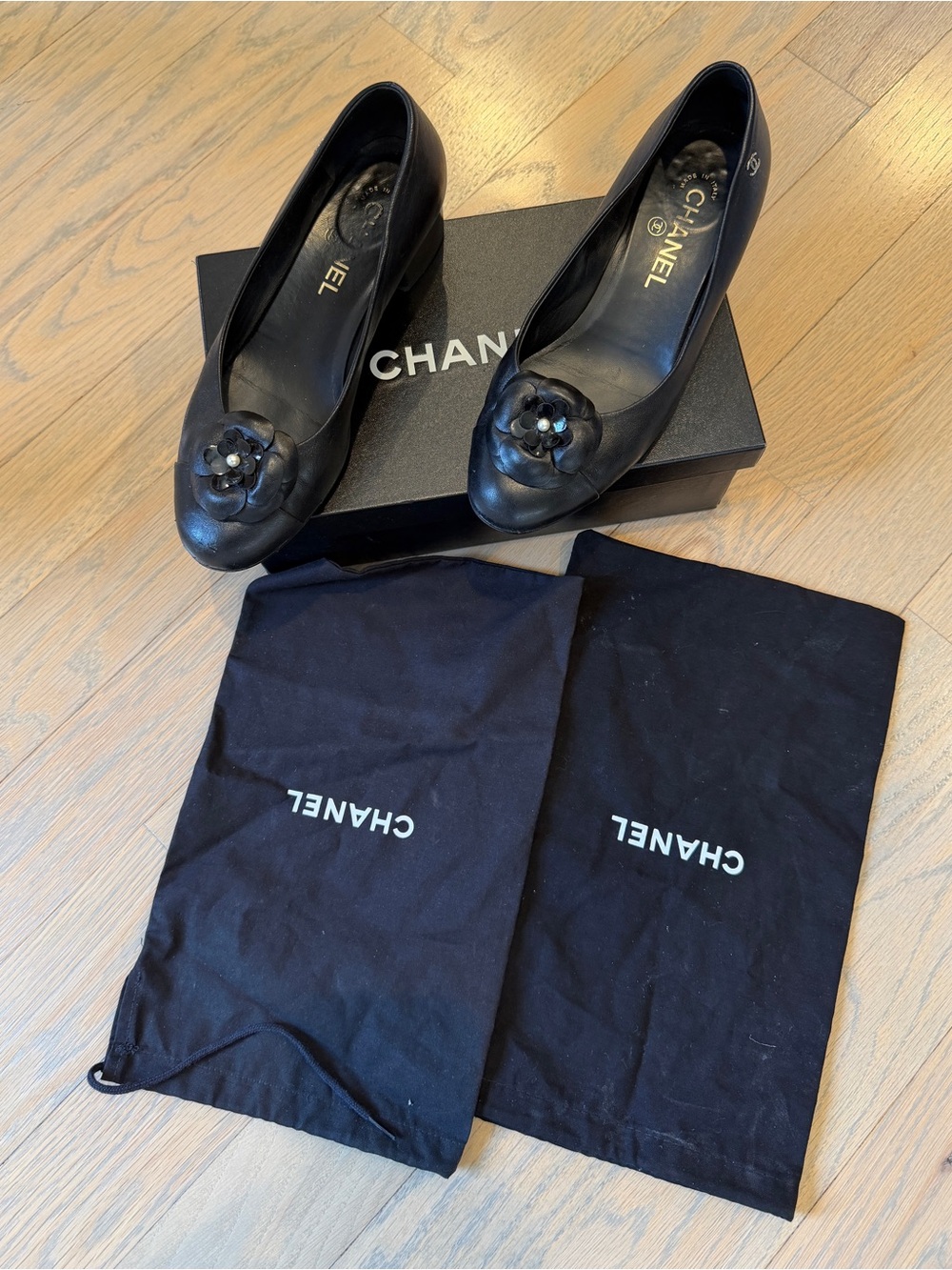 CHANEL Black Leather CAMELLIA PUMPS Pump
37.5 Round Toe Low Heel Classic